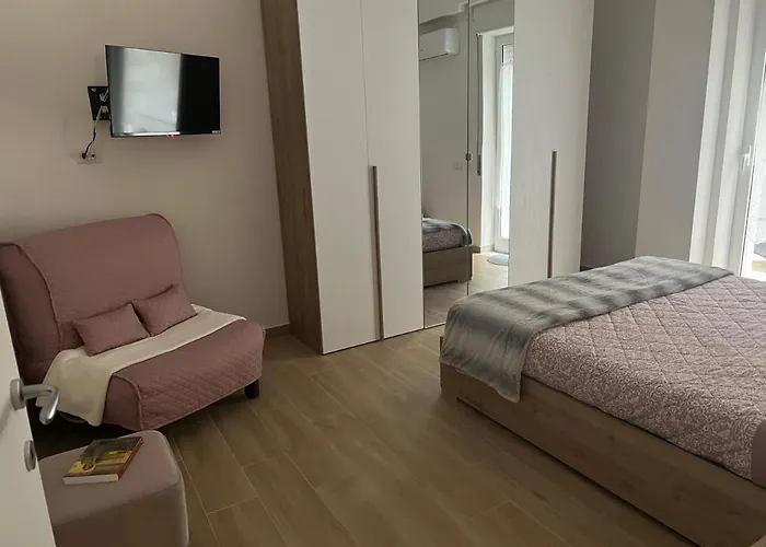 Vomero Domus 公寓 *